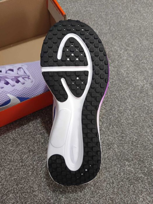 W NIKE REVOLUTION 8 Нови  36,5 номер