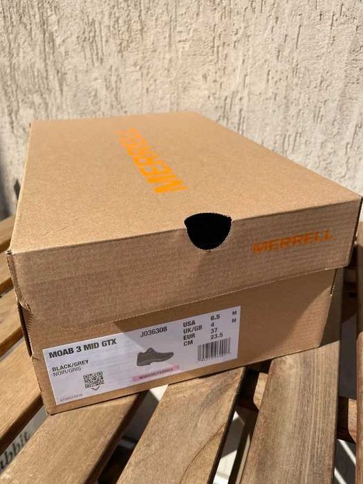 Bocanci pentru drumetie Merrell Moab 3 Mid GTX, culoare negru/gri, NOI in cutia originala