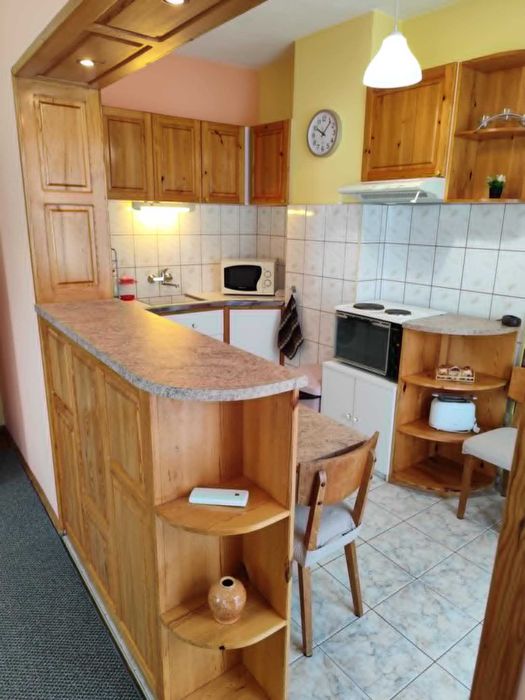 Дава се под наем Етаж от къща в Аксаково - 89 кв.м за 357 € - Снимка #2