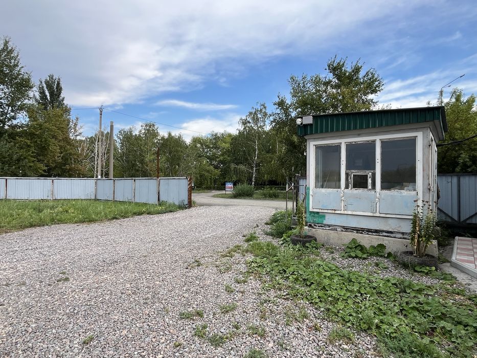 Продам земельный участок с помещением
