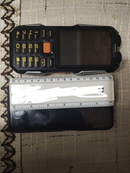 Мобилен телефон Yeemi Q9 с 4 SIM карти За възрастни хора, лов, риболов