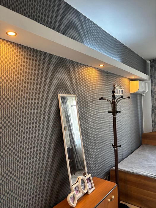 Cameră 220€ la Piața Nicolina, la strada, deasupra la Salon Venus, et3