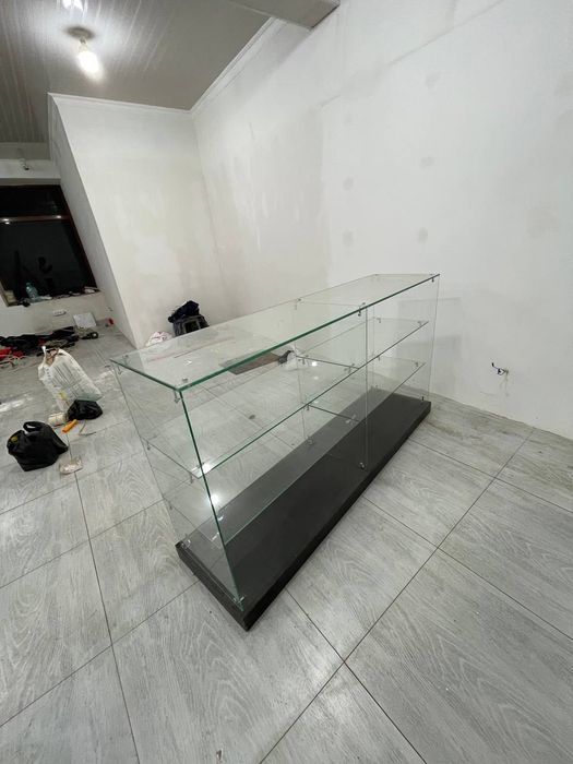 Ойнали витрина магазин учун