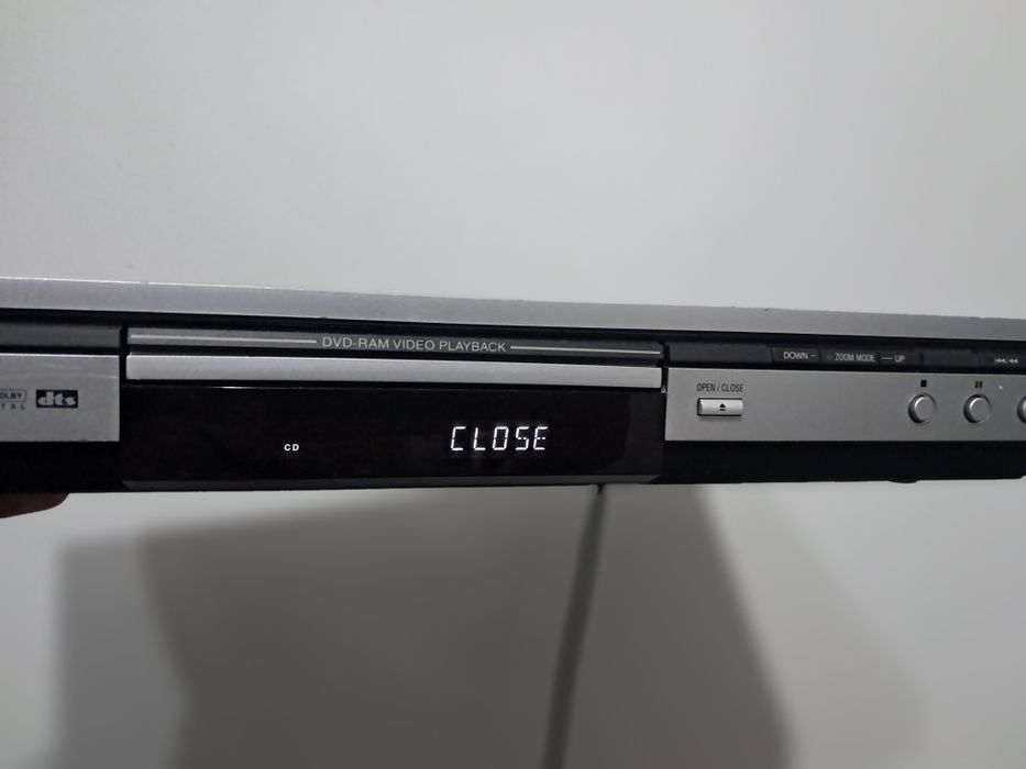 Vând trei aparate electronice pentru piese sau restaurare