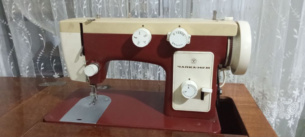 Srochna tikuv mashinasi sotiladi ideal holatda chayka