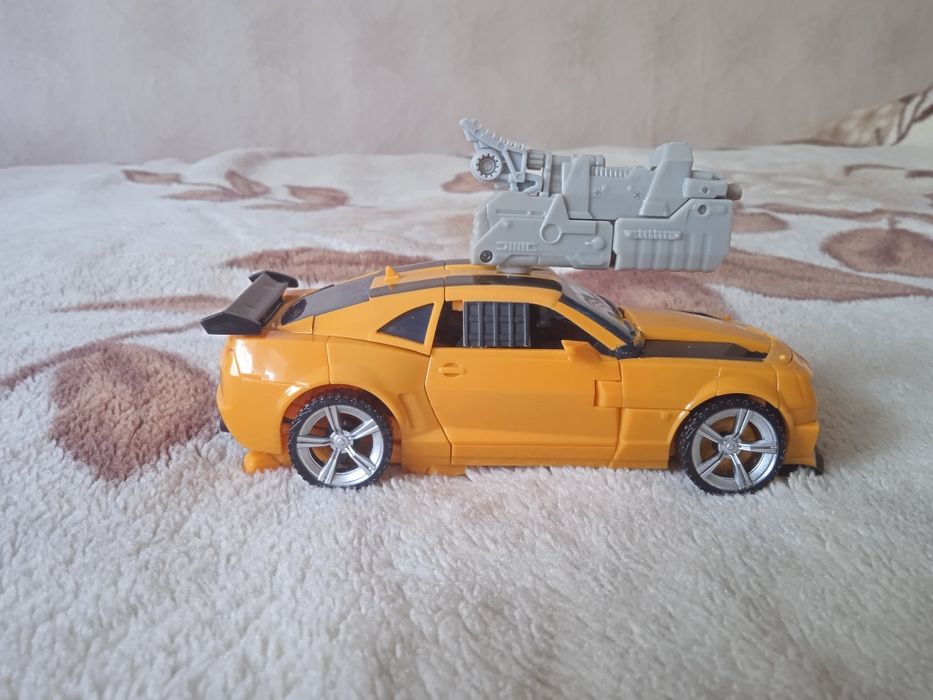 Продаю Робота-трансформера Бамблби