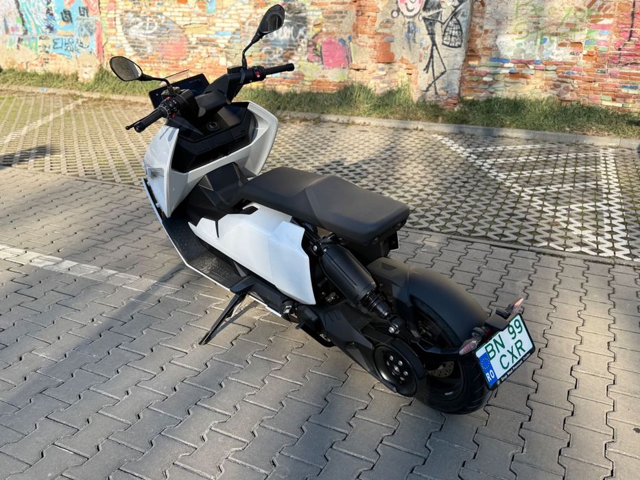Scuter electric BMW CE04 2024 nou
