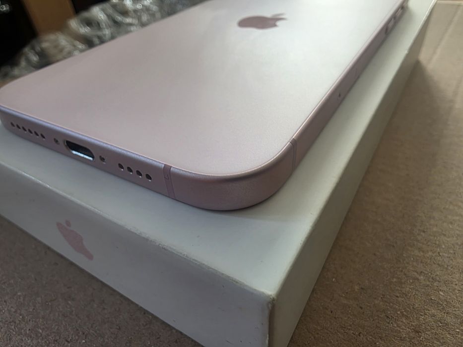 Продавам iPhone 15 Plus