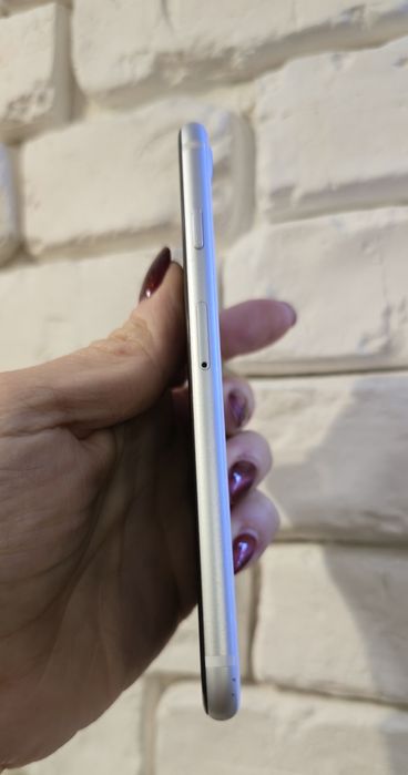 Iphone SE 2020 като нов