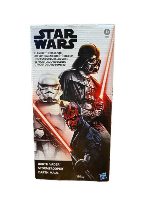 Star Wars Clash of The Dark Side включает три фигурки высотой 30 см