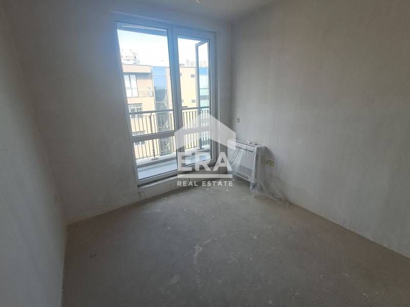 Тристаен източен апартамент за продажба, в жилищен комплекс Вива 3, кв