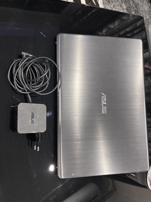 Laptop ASUS VivoBook i7, 8GB RAM, Windows 11 Home