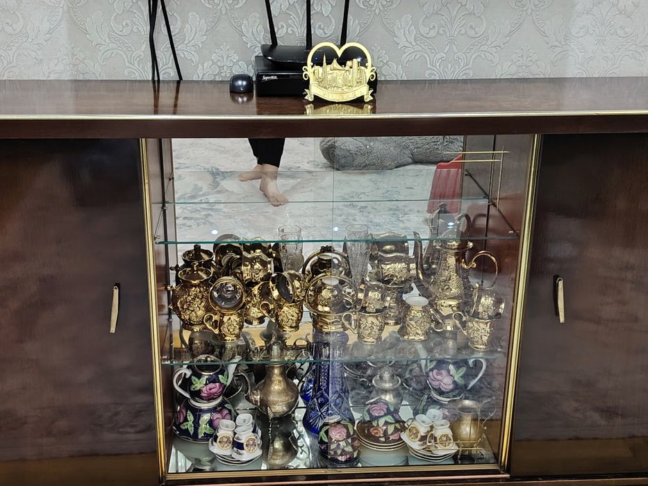 Продаётся сервант