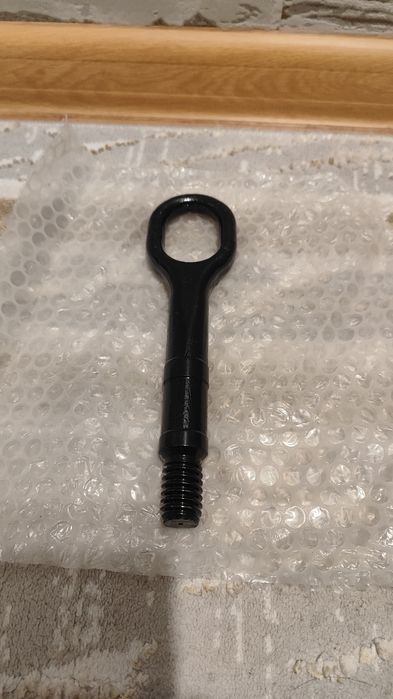 Буксировочный крюк