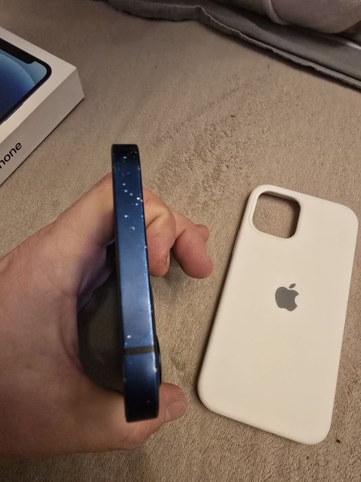 Продется iphone 12. Коробка, чехол.