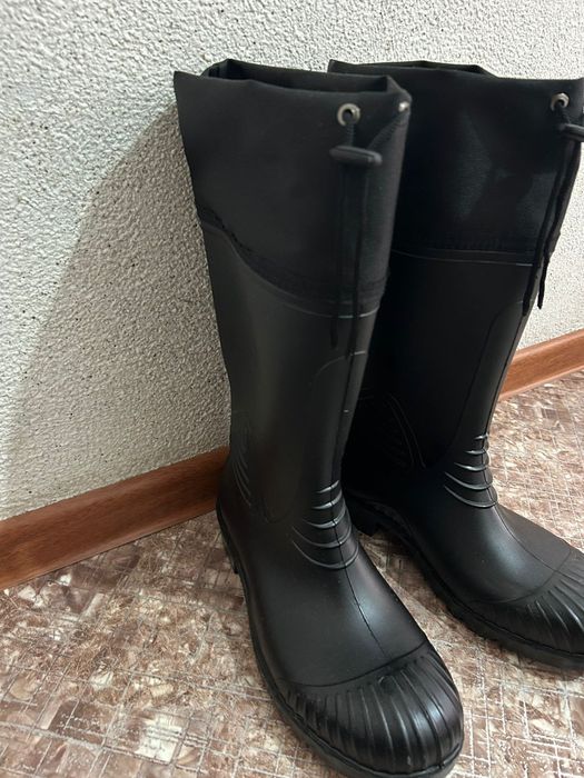 Продам новые боти 43 размера