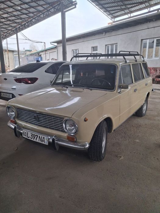Vaz 2102 sotiladi