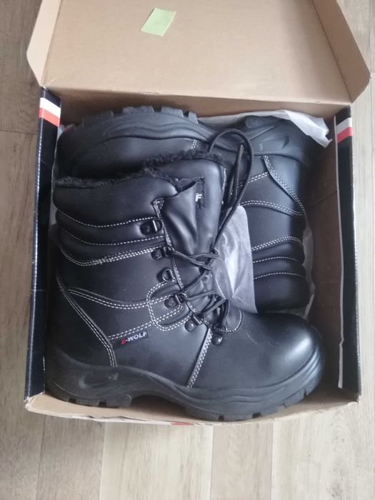 Работни обувки с бомбе