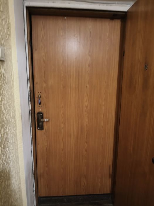 Продам входные двери железные