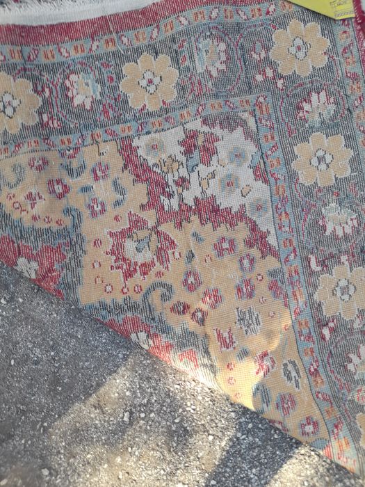 Персийски килим и мокетен