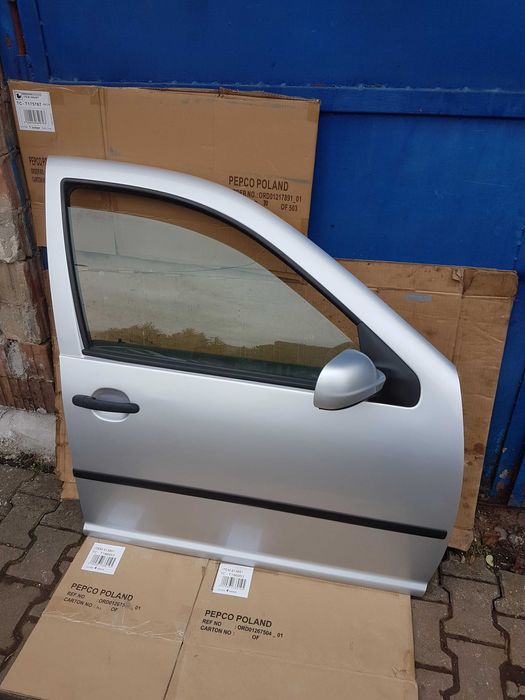 Usa completa fata partea dreapta VW Golf Combi, culoare LA7W,