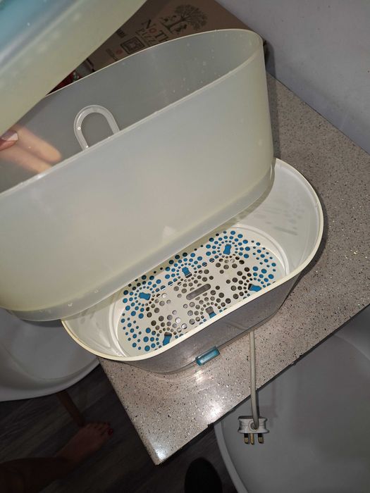 Sterilizator sticle si tetine pt sugari si bebeluși