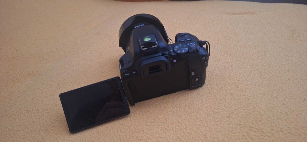 Фотоапарат Canon EOS 250D