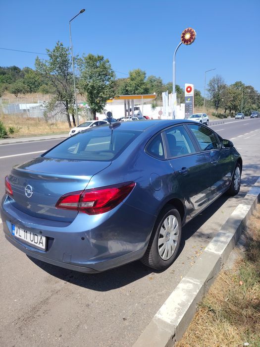 Vând Opel Astra J