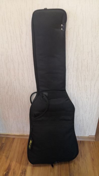 Продам бас гитару Fender