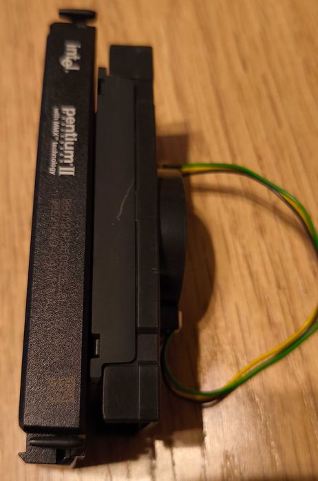 Vând procesor Intel Pentium 2 , 350Mhz