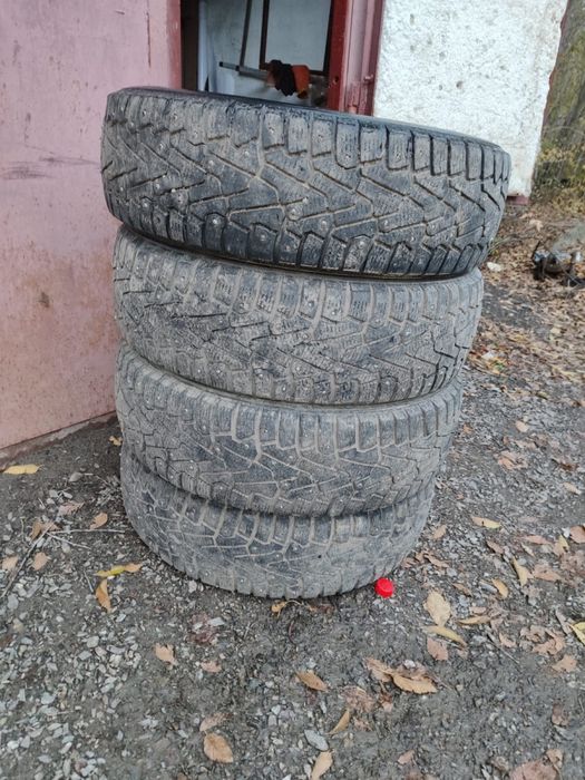 Продам шины зимние в хорошем состоянии