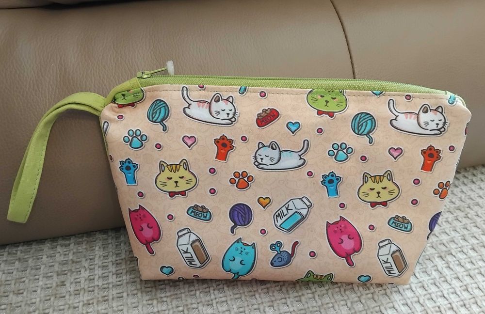 Цветни, текстилни несесери с котета