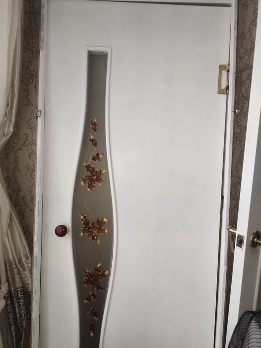 Продам двери хорошом состаиане