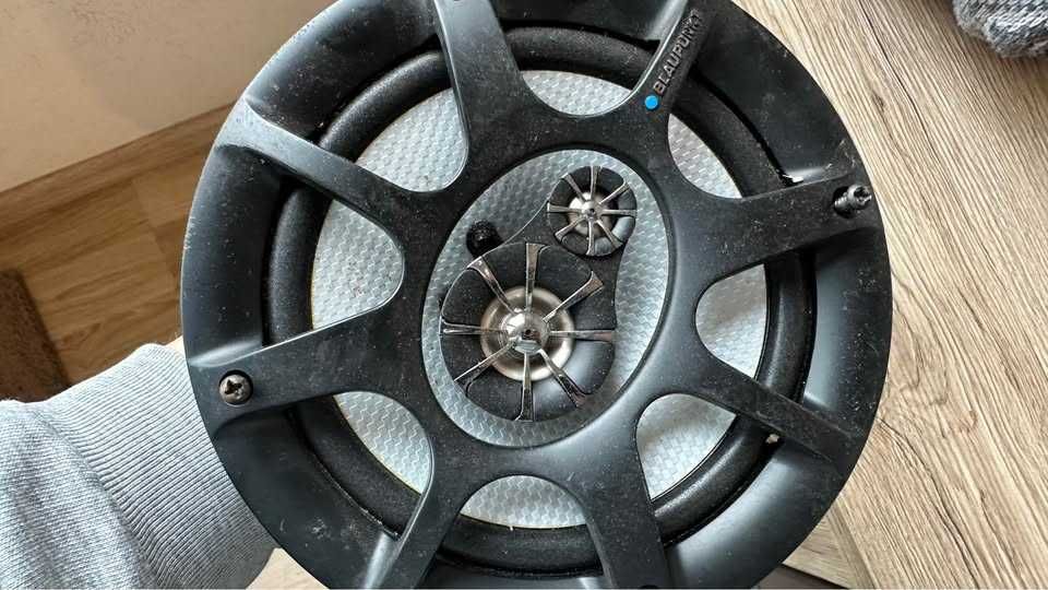 Blaupunkt модел TORONTO 410 BT има USB и Bluetooth с тонколони 16.5см