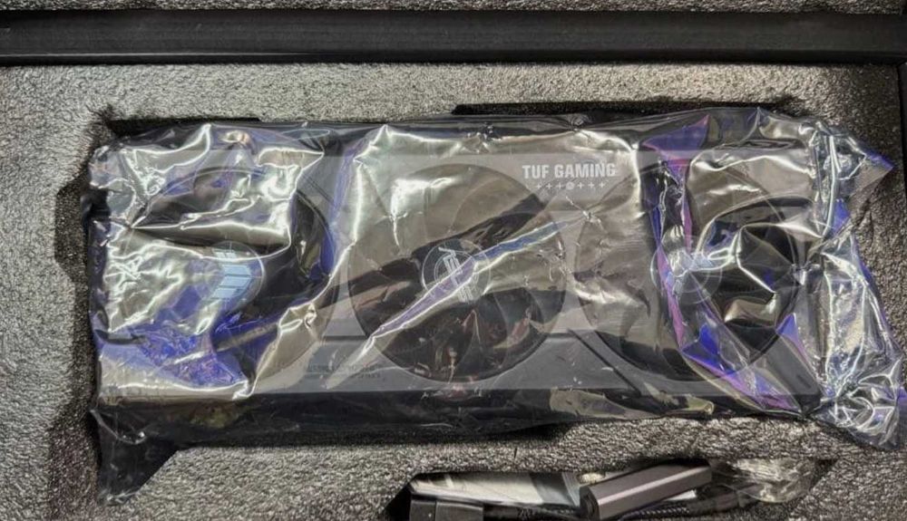 Геймърска видеокарта ASUS TUF Gaming NVIDIA GeForce RTX 4070 super