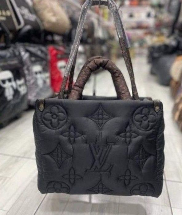 Geanta damă material textil impermeabil Louis V,super model ,France, saculet, etichetă