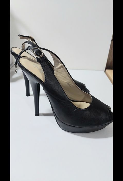 Sandale noi elegante marimea 35