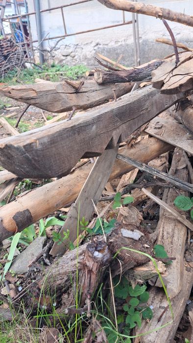 Стари дървени греди  . Дъб  и бук