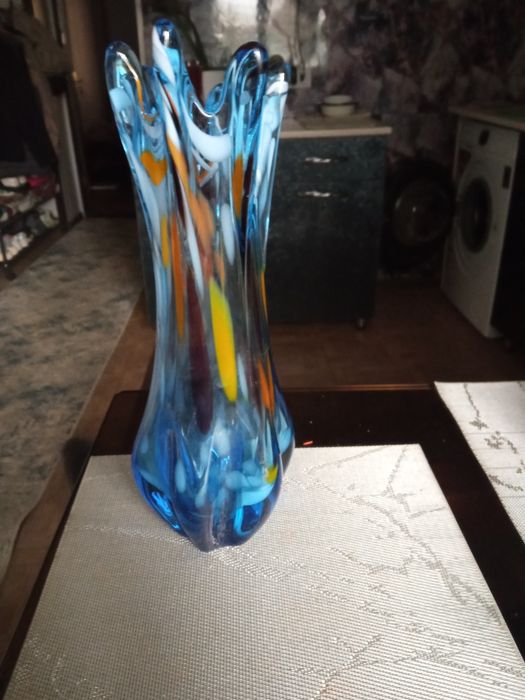 Вазы цветного стекла