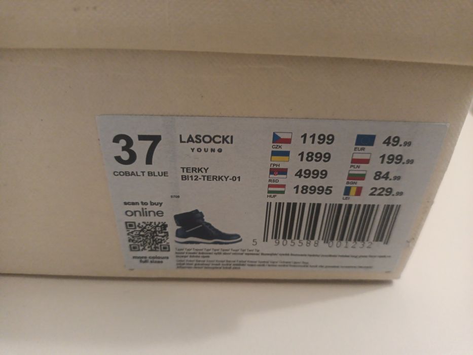 Продавам нови детски боти за момче