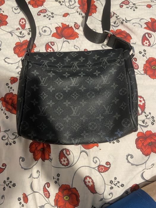 Borseta lv (purtata dar inca in stare buna)