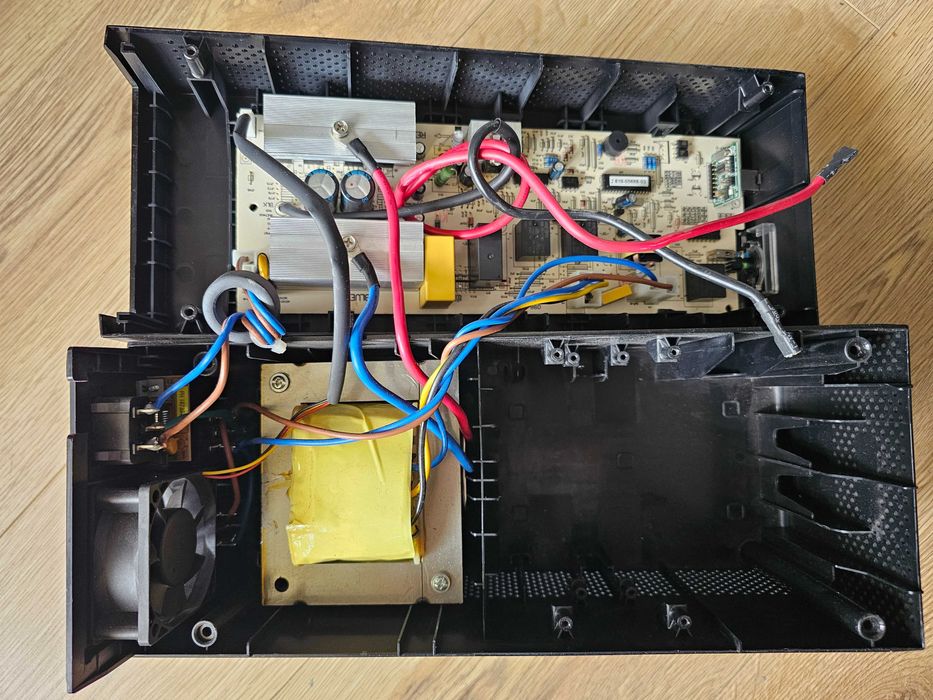 UPS Eaton 5E 1100iUSB (1100VA / 660W) | с 2 акумулатора | 6 броя IEC C13 | Тестван и работещ