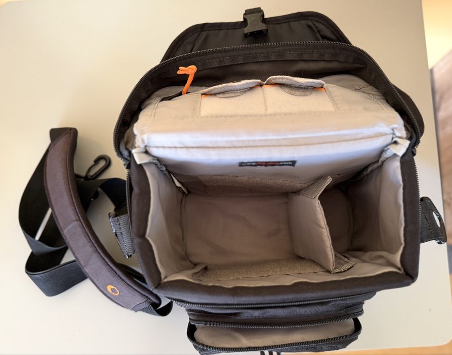Чанта за фотоапарат Lowepro Nova 170 AW