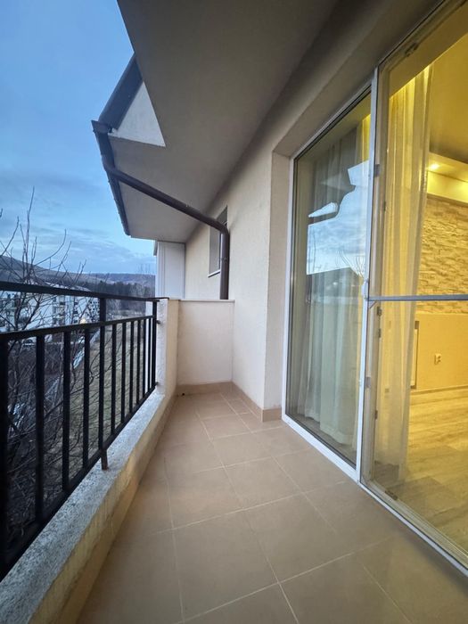 Vând apartament cu 3 camere mobilat în Florești, zona Tineretului