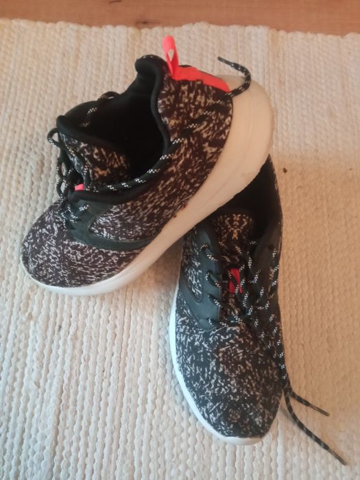 Vând adidași Nr 42