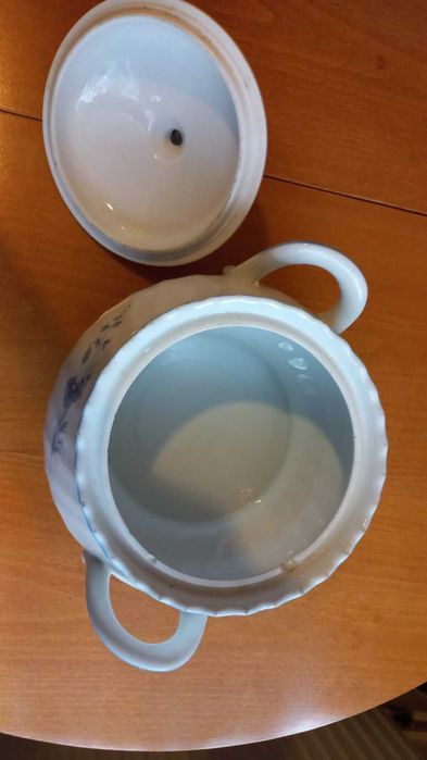 порцеланов супник