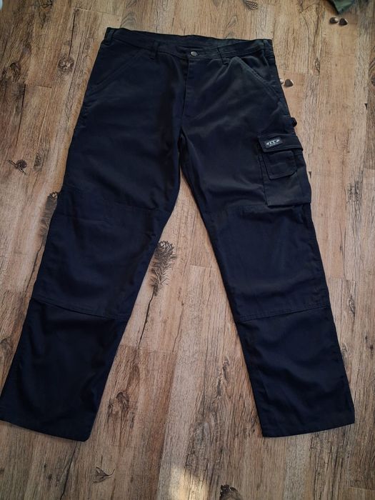 Pantaloni și salopete munca