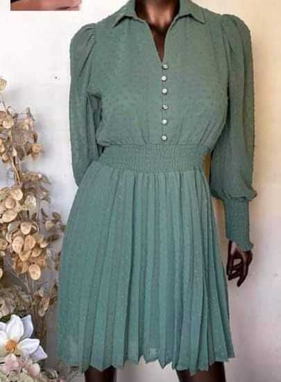 Черна рокля с дълъг ръкав