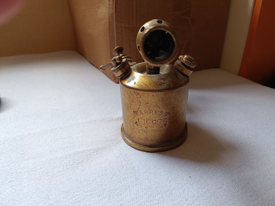 Старина бензинова лампа