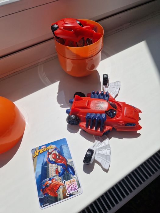 Игрушка человек-паук с kinder сюрприз maximax,